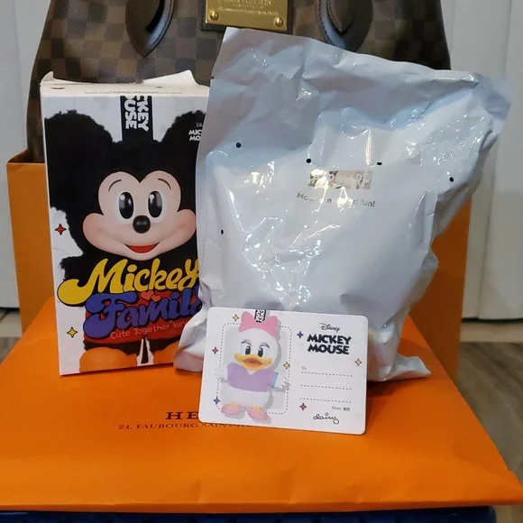 AUTHENTIC POPMART Mickey Family Cute Together Keychain/Bag Charm - DAISY 💜🩷💜 - Picture 2 of 11